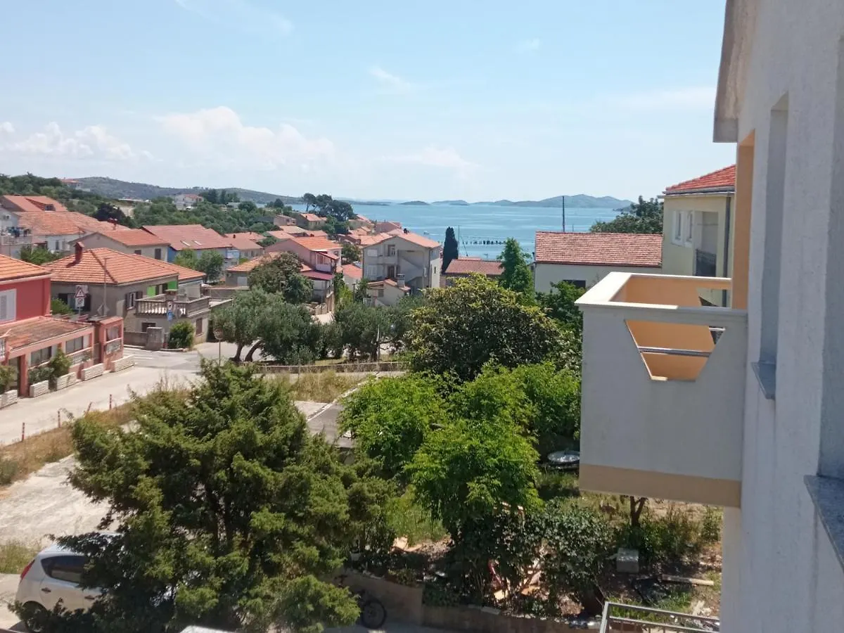 Frka-Petesic Apartment Sali