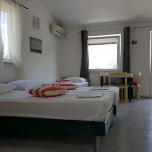 Viktor Apartment
